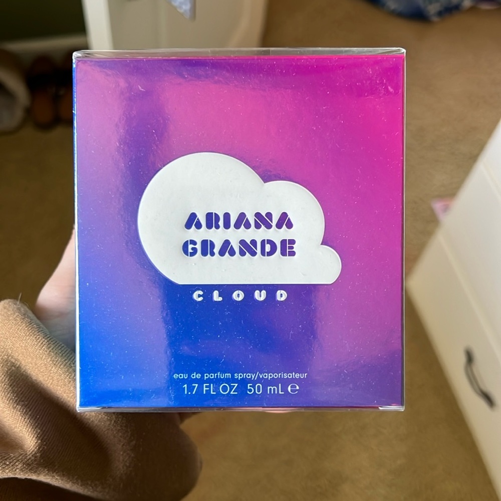 Brand new Ariana Grande Could perfume